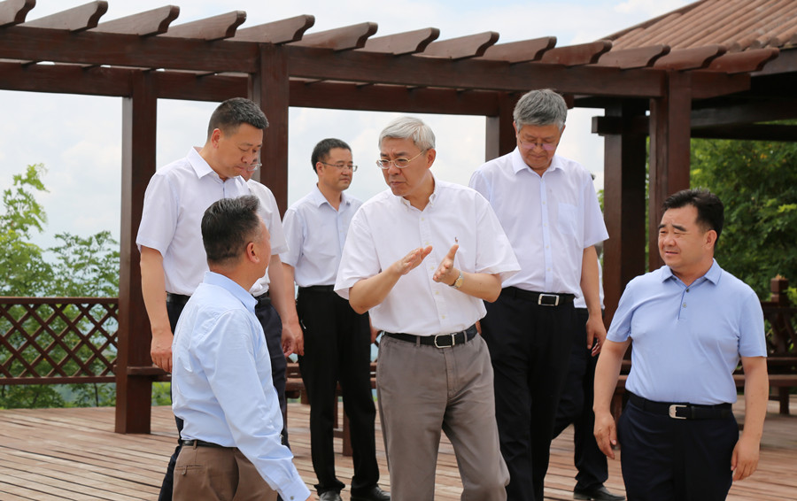 7-2021年7月，中共中央委员、时任甘肃省委书记尹弘莅临金徽股份调研指导防灾减灾和绿色矿山建设情况。.jpg