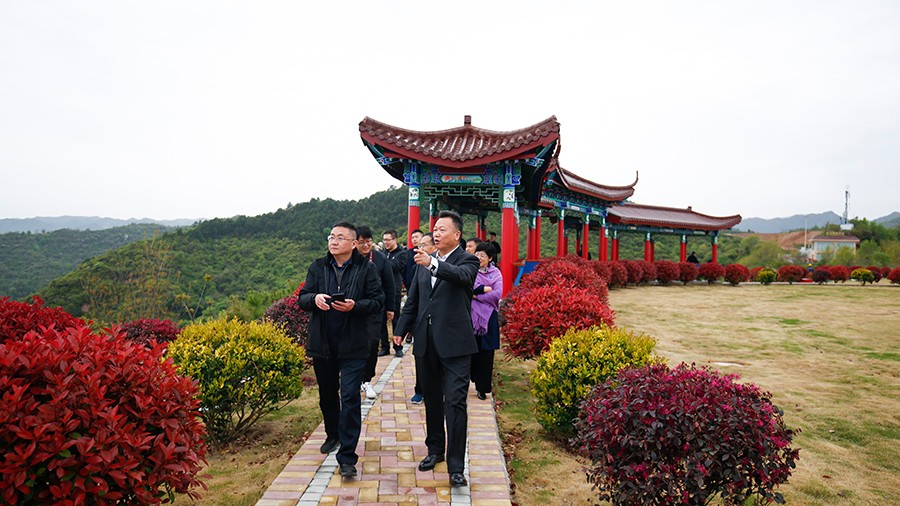 47-2020年4月，新华社甘肃分社社长任卫东莅临金徽股份调研金融服务实体经济及疫后企业复工情况。.jpg