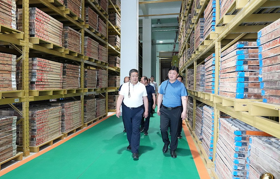 51-2022年6月，省农业农村厅一级巡视员朱宝莹莅临金徽股份调研绿色矿山建设工作。.jpg