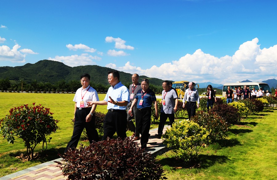 56-2018年8月，中国有色金属工业协会副会长、高级工程师赵家生莅临金徽股份调研。.jpg