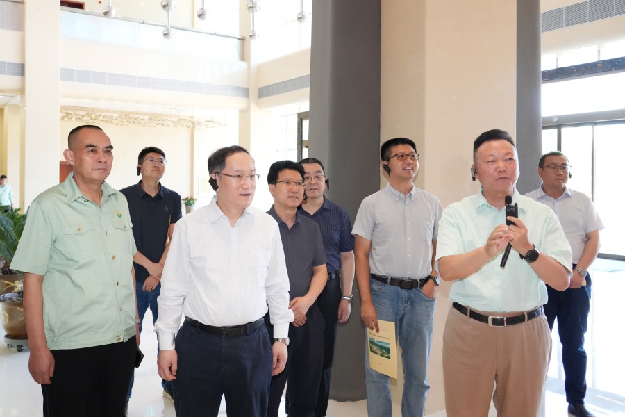 2024.06.22自然资源部矿产资源保护监督司司长薄志平莅临金徽股份指导工作.jpg