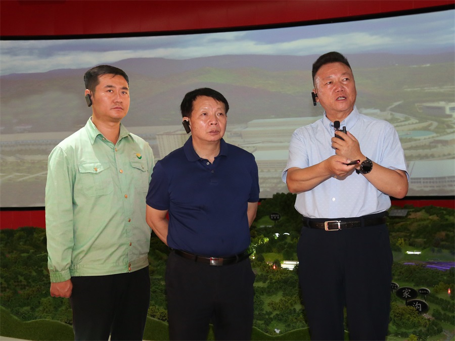 2024.07.12全国人大宪法和法律委员会副主任委员王洪祥莅临金徽股份调研.jpg