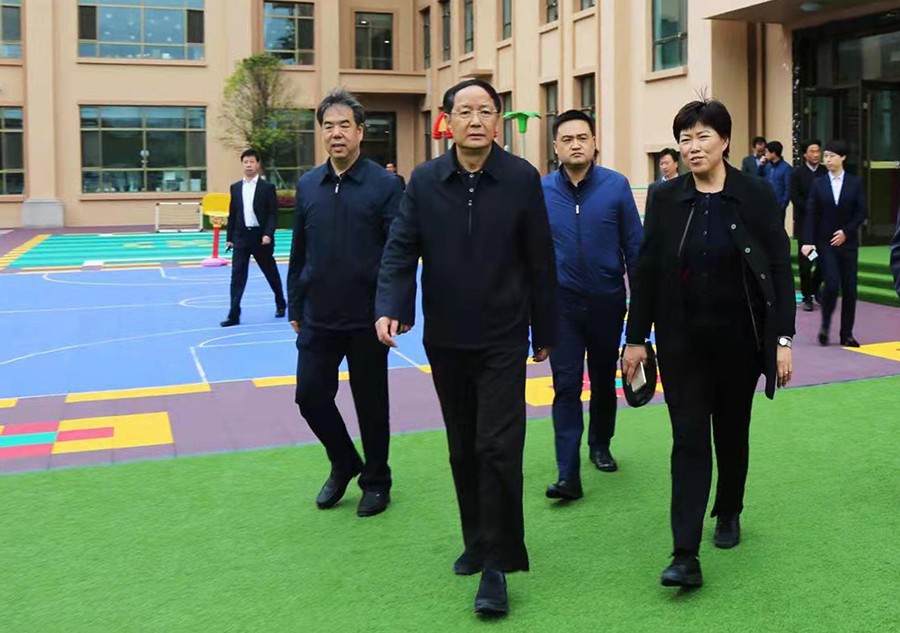 5.2018年4月，时任省政协主席、党组书记欧阳坚莅临金徽企业视察-900.jpg